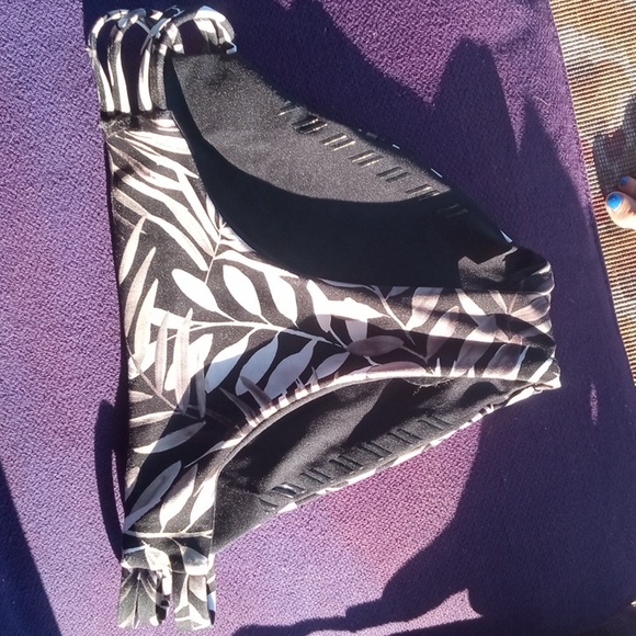 Hurley Bikini - Picture 3 of 6